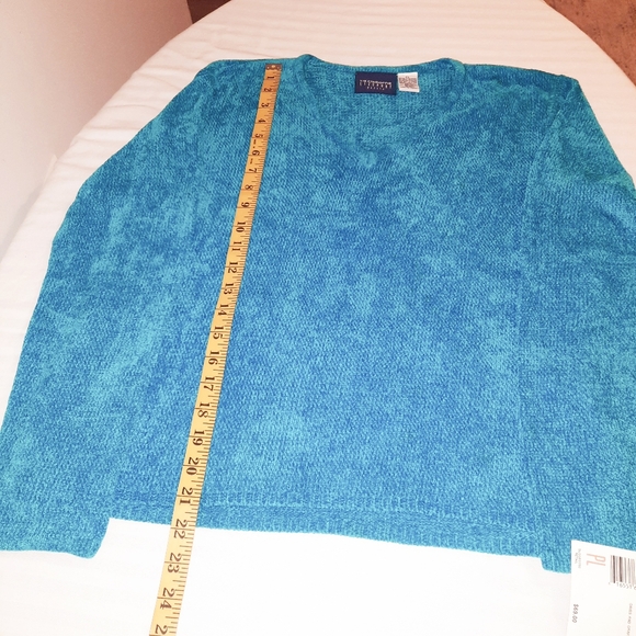V-neck Sweater Size PL - Picture 8 of 13